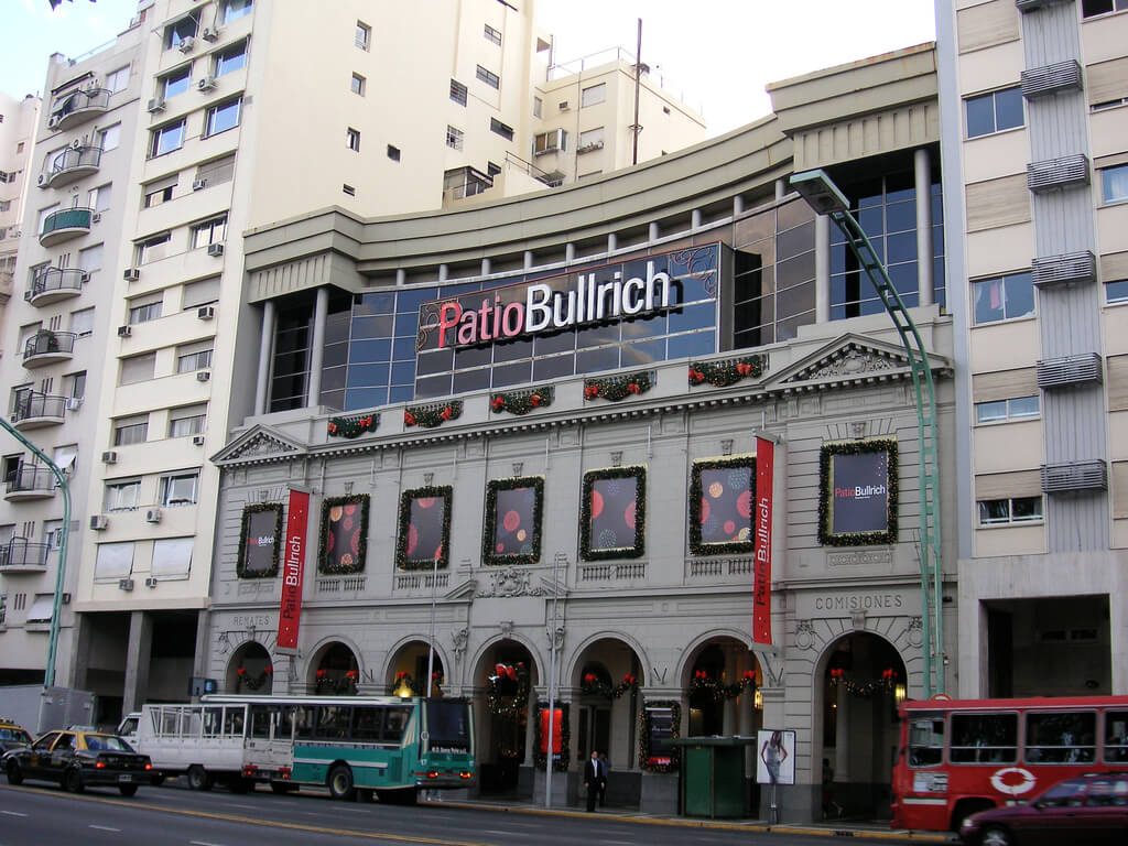 8_Shopping_Patio_Bullrich