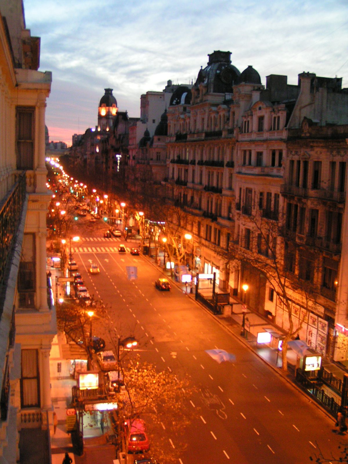 Avenida_de_Mayo_noite_Benjamin_Voss (1)