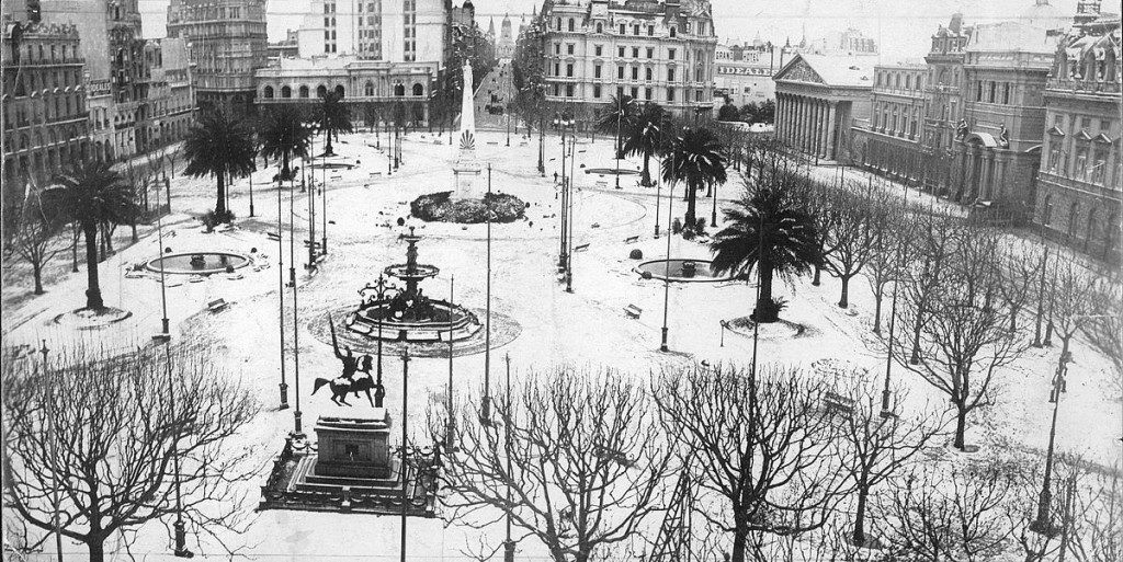 Neve_em_Buenos_Aires_Wikipedia_Plaza_de_Mayo_1918 Inverno 2017 em Buenos Aires