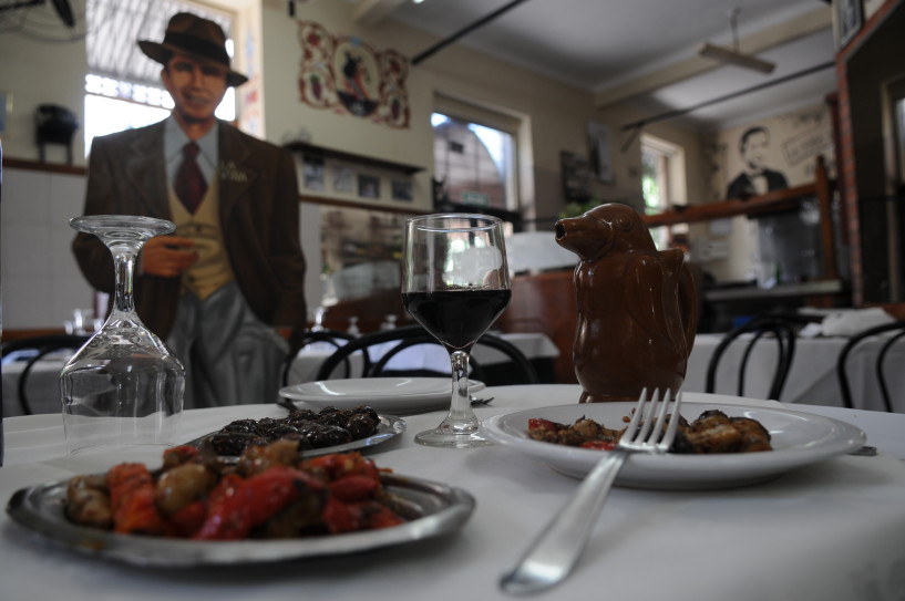 Bodegones_de_Buenos_Aires_La_Viña_del_Abasto_02_Via_Resto Bodegones_de_Buenos_Aires_La_Viña_del_Abasto_02_Via_Resto