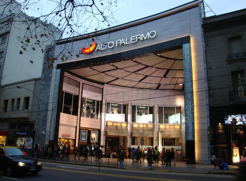 Avenida_Santa_fe_Shopping_alto_Palermo