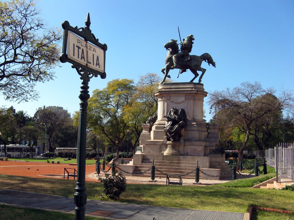 Avenida_Santa_fe_plaza_italia