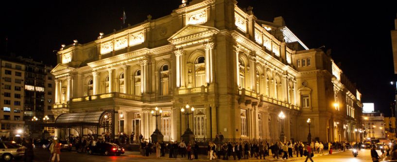 prédios arquitetônicos de Buenos Aires-teatro-colón-noche dezembro de 2018 em buenos aires