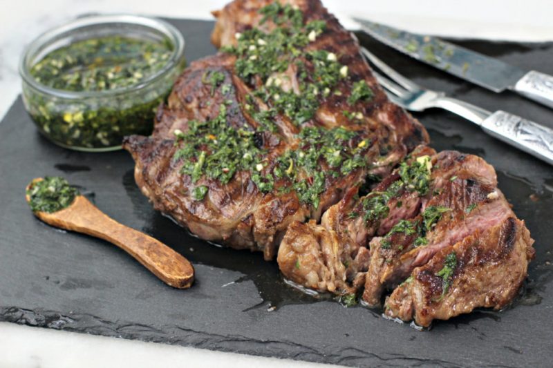 Bife-de-chorizo-con-chimichurri Bife-de-chorizo-con-chimichurri