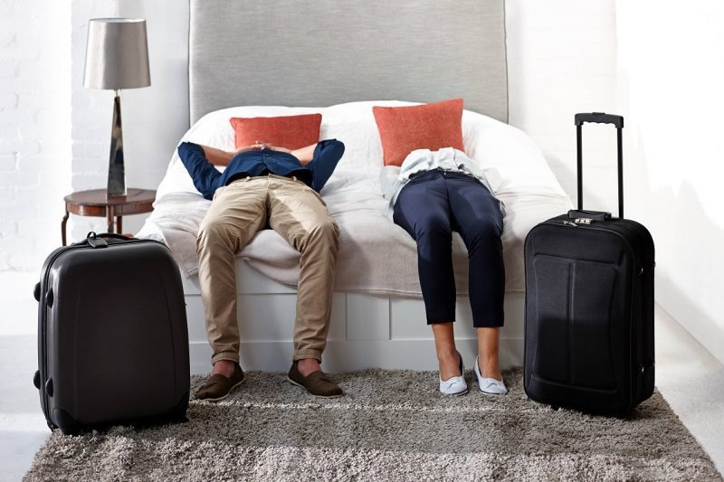 seguro-viagem-casal-malas