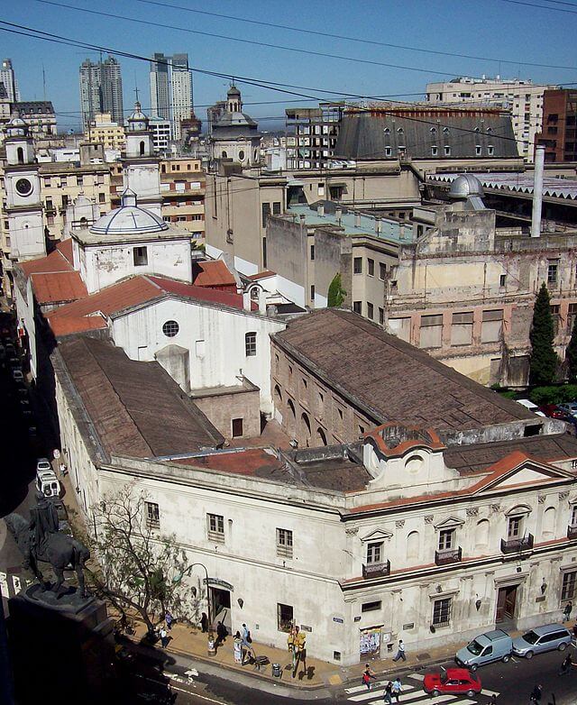 Manzana_de_las_Luces_vista_desde_arriba_Wikimedia_Roberto_Fiadone_Cret_Commons
