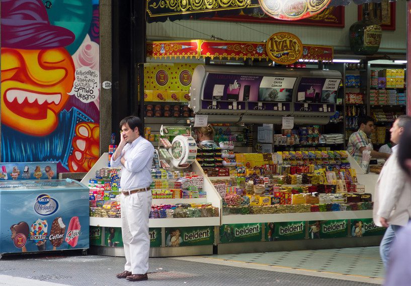 chip_em_buenos_aires_kiosco_flickr_Dan_DeLuca-e1494079264657