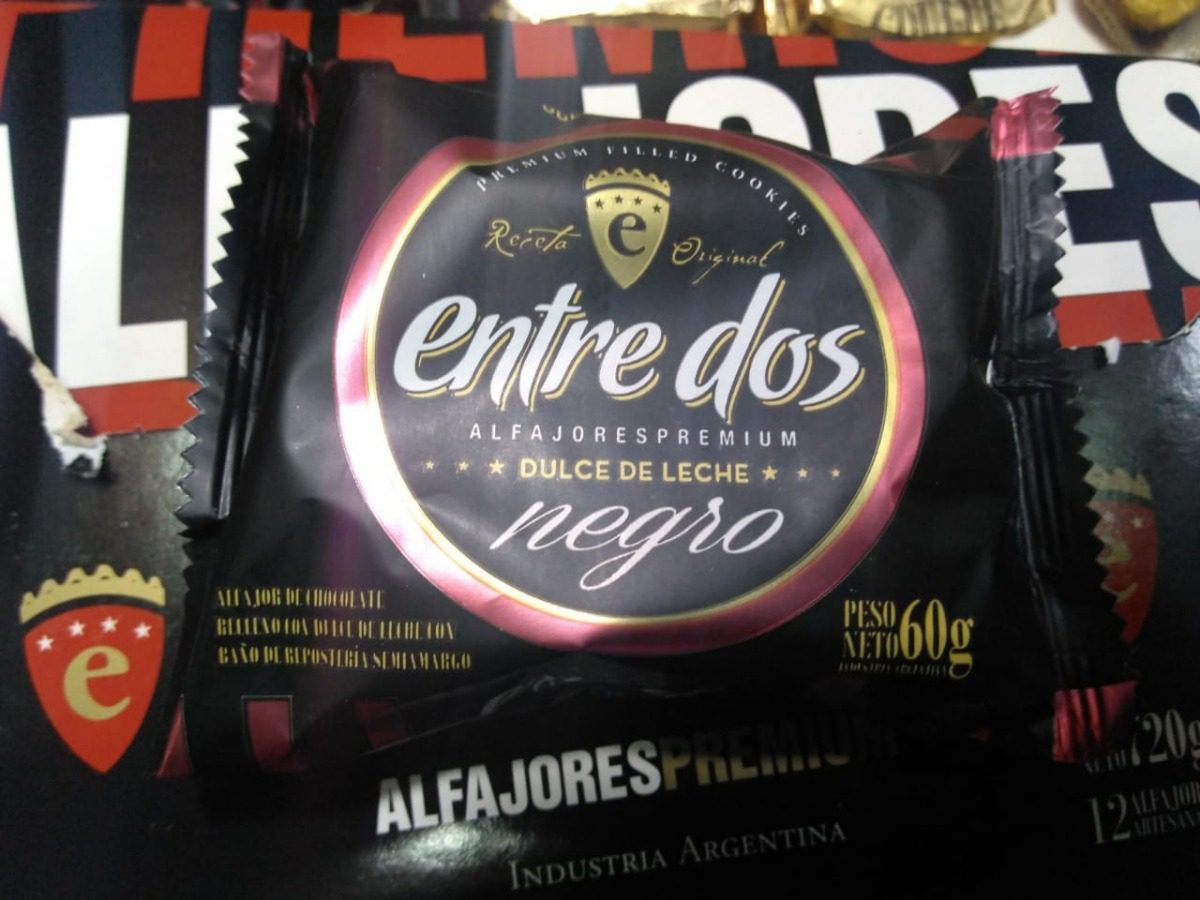 entre dos alfajores argentinos